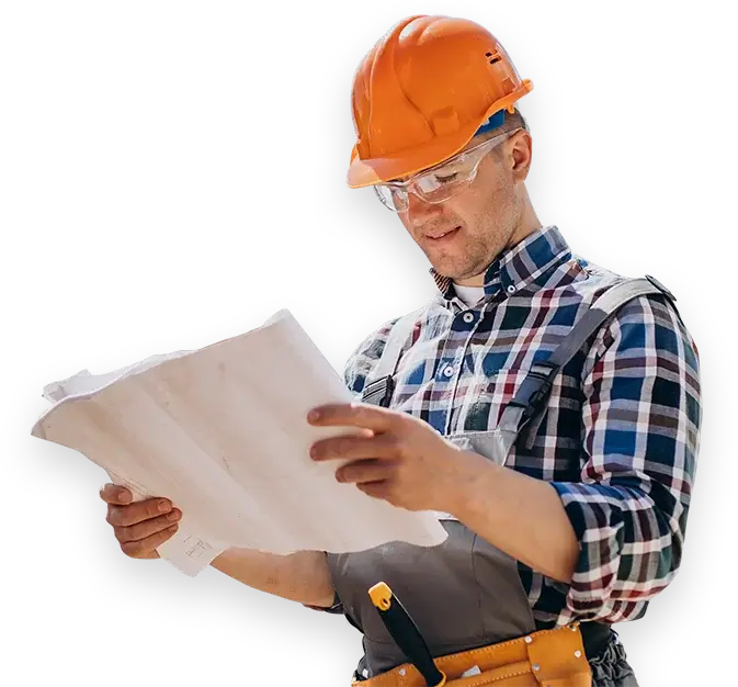 Constructor analizând planul de execuție pentru lucrări de construcții civile și industriale